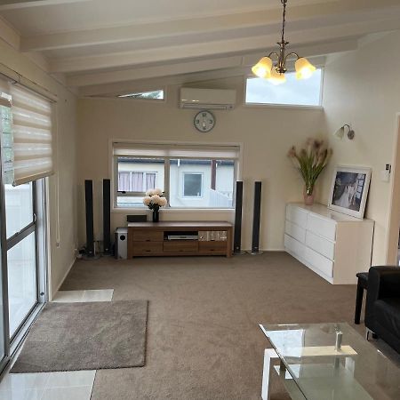 Hillcrest Homestay, Northshore, Оукланд Екстериор снимка