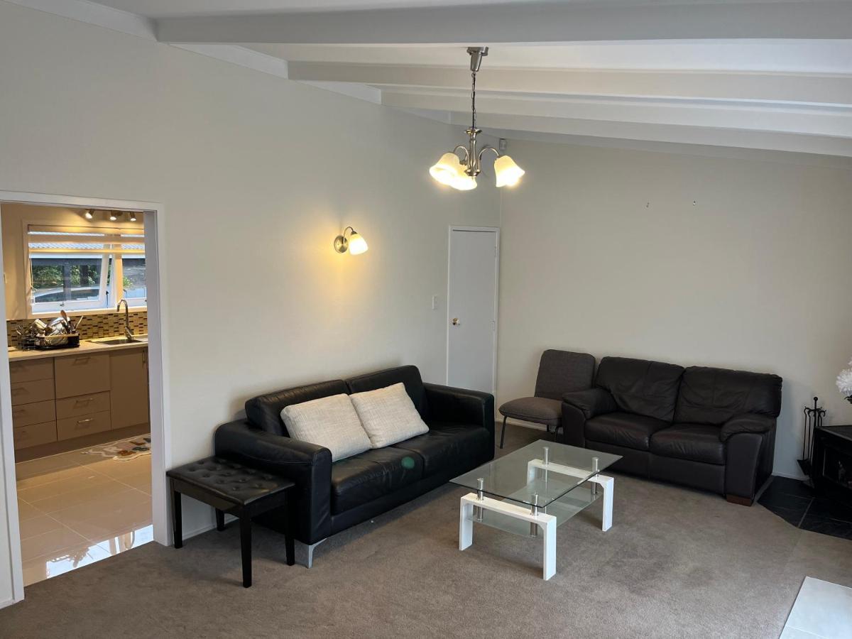 Hillcrest Homestay, Northshore, Оукланд Екстериор снимка