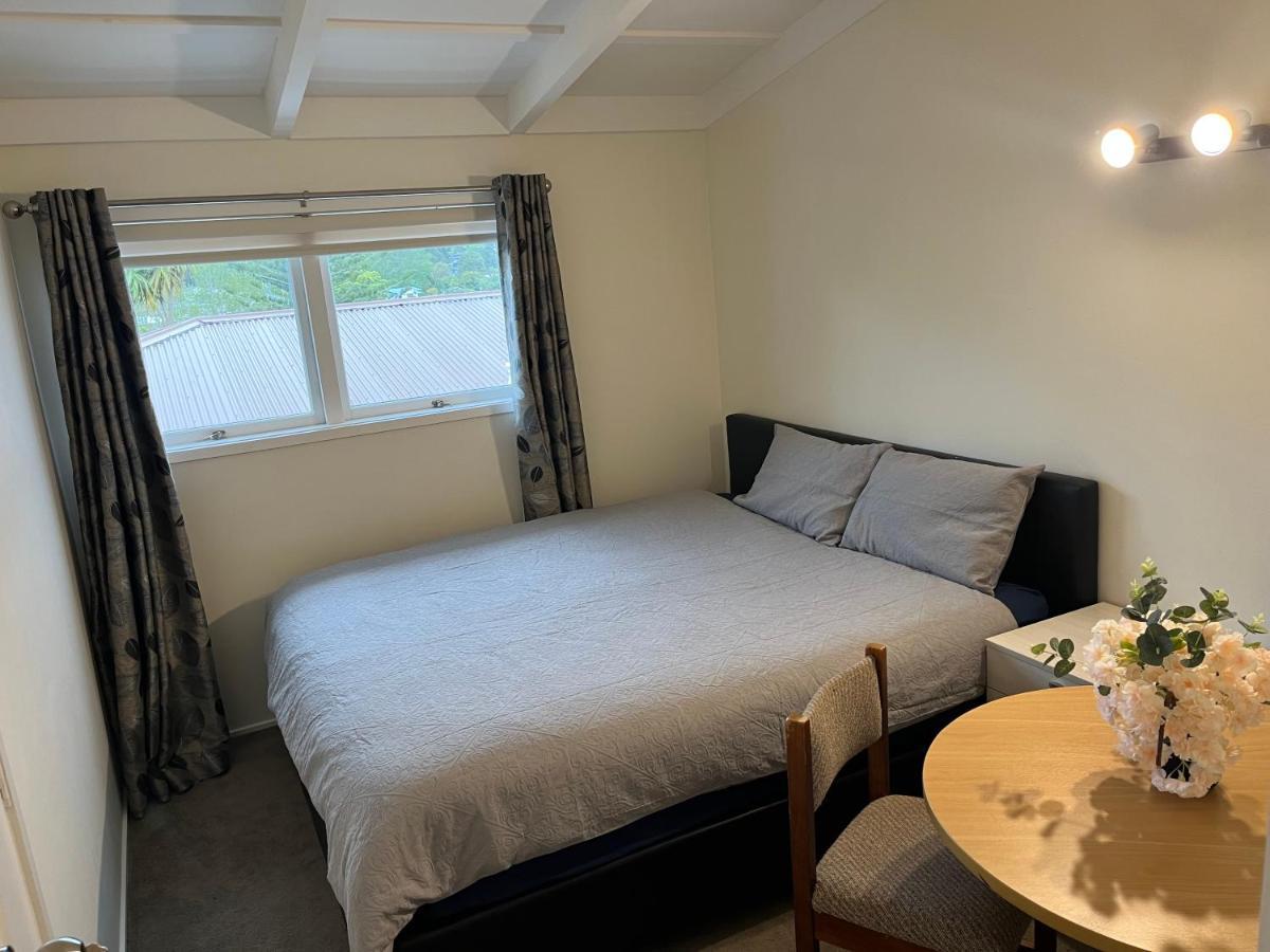 Hillcrest Homestay, Northshore, Оукланд Екстериор снимка