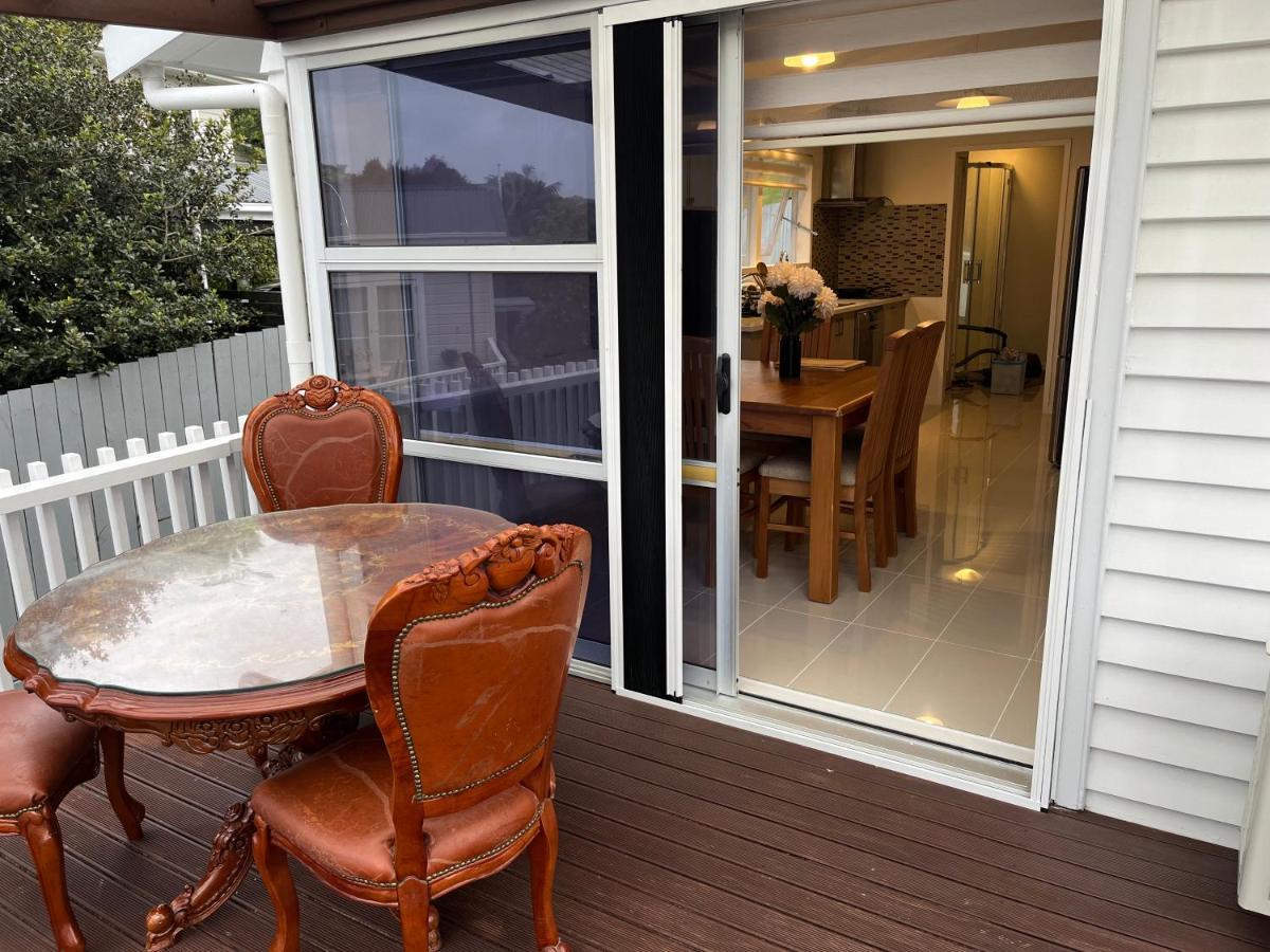 Hillcrest Homestay, Northshore, Оукланд Екстериор снимка