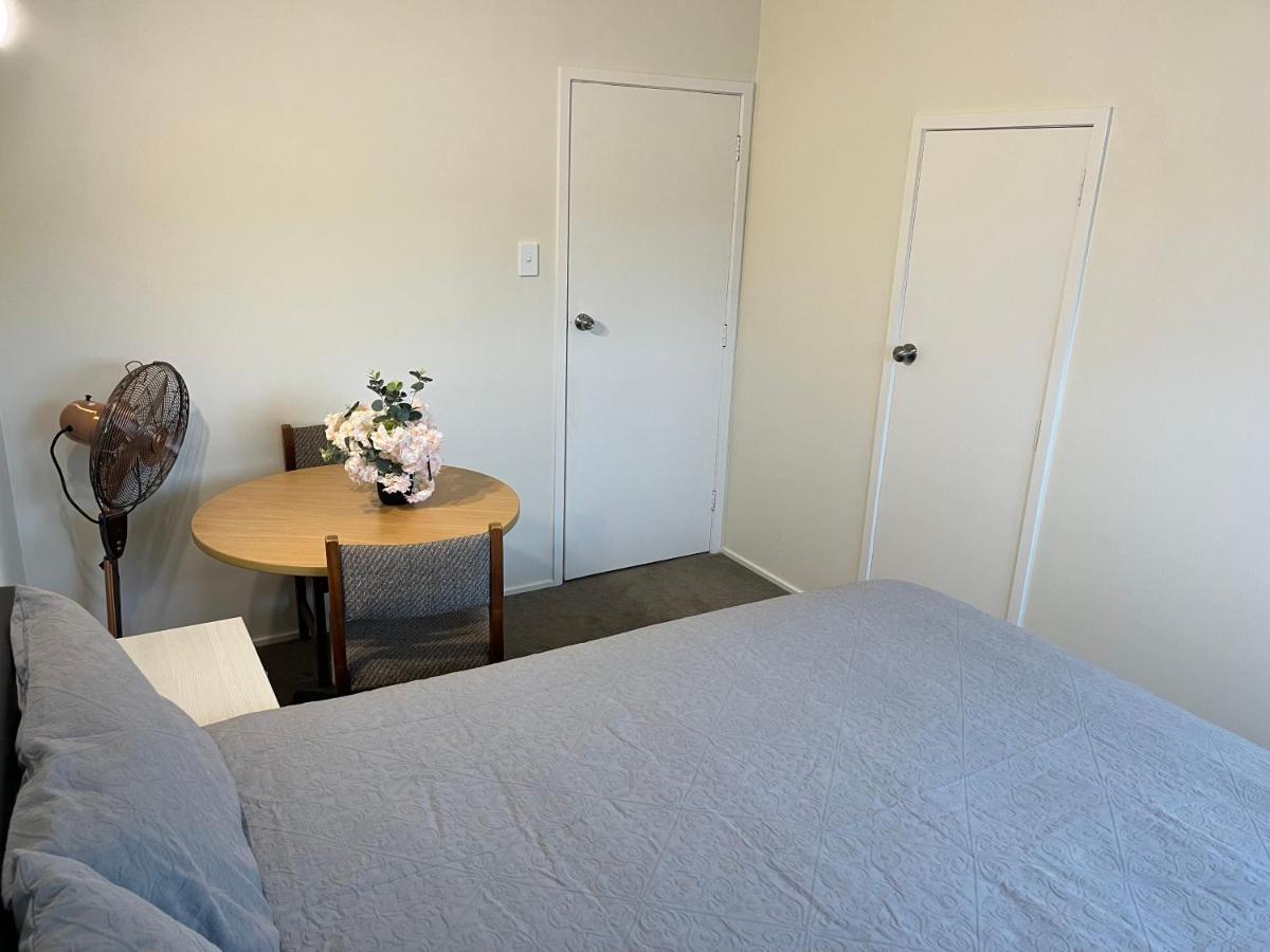 Hillcrest Homestay, Northshore, Оукланд Екстериор снимка