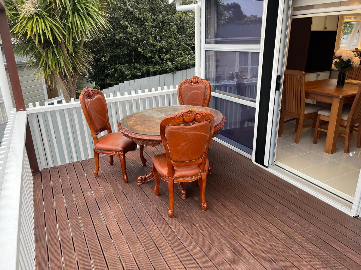 Hillcrest Homestay, Northshore, Оукланд Екстериор снимка