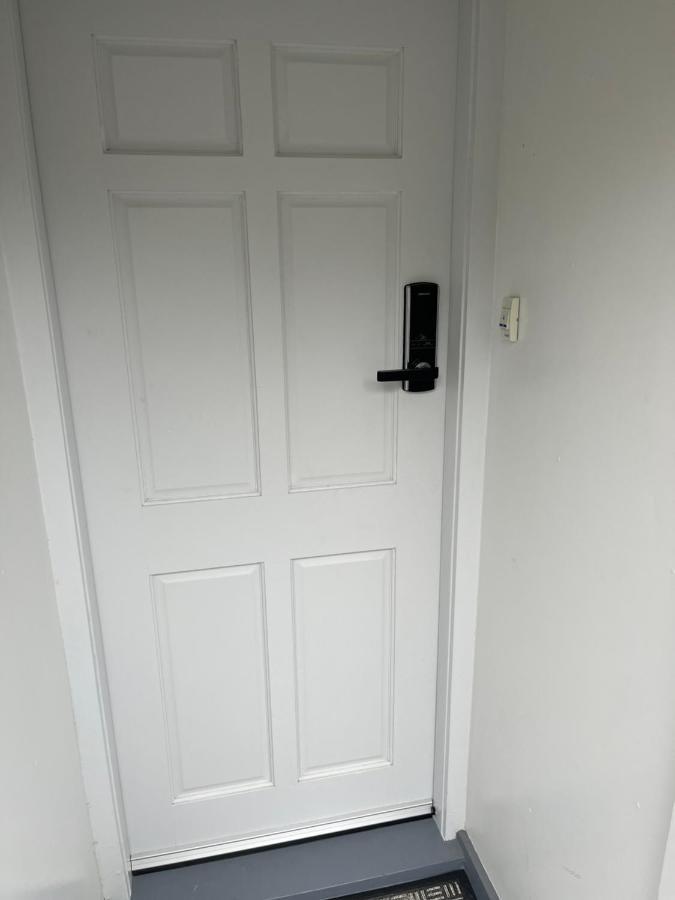 Hillcrest Homestay, Northshore, Оукланд Екстериор снимка