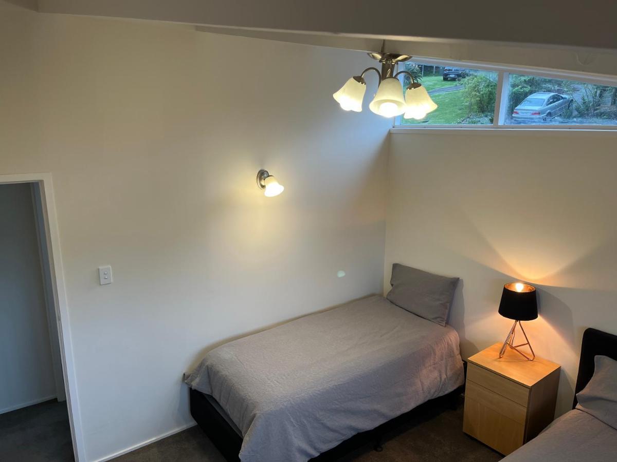 Hillcrest Homestay, Northshore, Оукланд Екстериор снимка